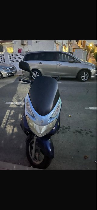 Suzuki Maxi Scooter Azul 125cc