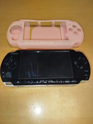 Sony PSP 3004 Nero con Custodia Rosa e Caricatore