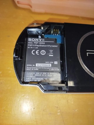 Sony PSP 3004 Nero con Custodia Rosa e Caricatore