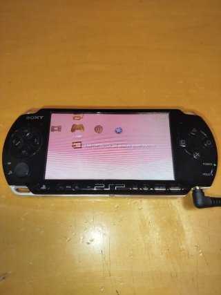 Sony PSP 3004 Nero con Custodia Rosa e Caricatore
