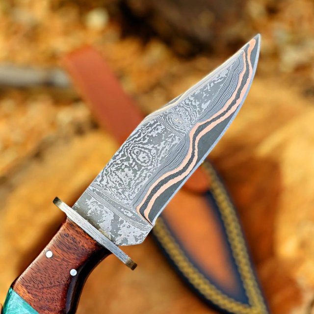 Cuchillo Damasco Artesanal con Funda de Cuero