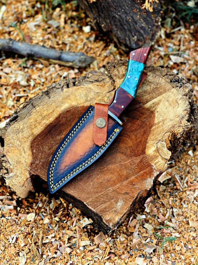 Cuchillo Damasco Artesanal con Funda de Cuero
