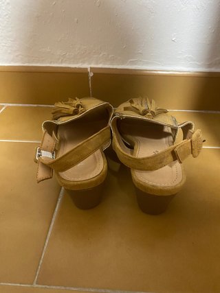 Sandalias Marrones y Doradas