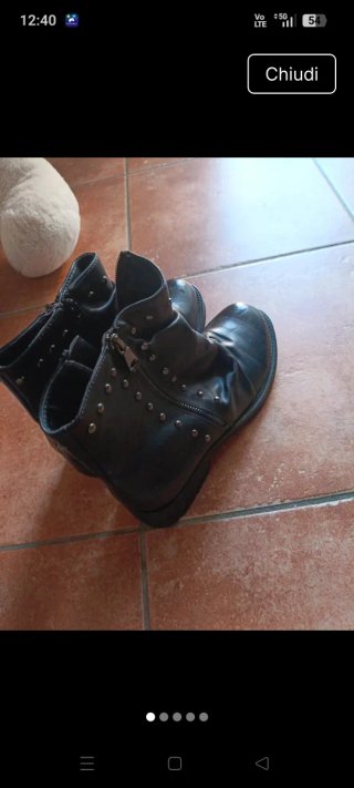 Stivaletti neri con borchie e stampa animalier