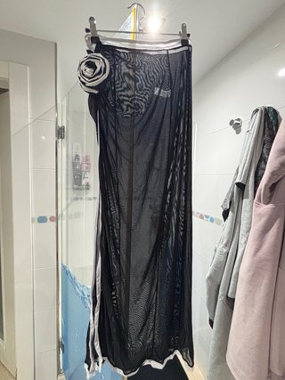 Vestido de baño negro con flor