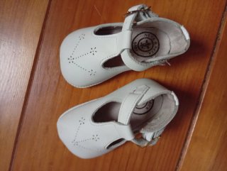 Zapatitos bebé piel suela blanda T.17
