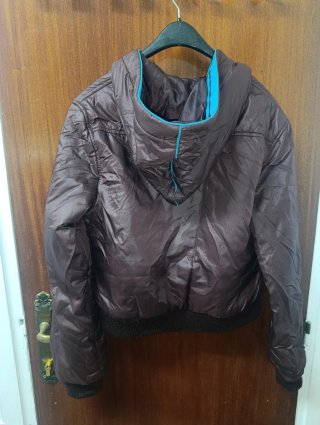 Chaqueta acolchada bomber con capucha Stradivarius