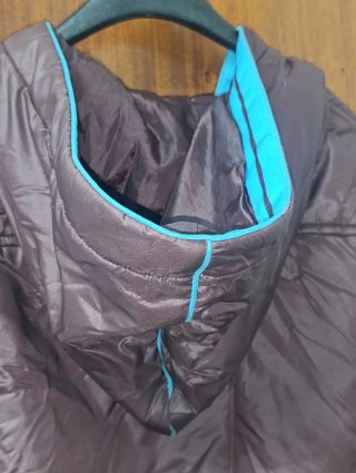 Chaqueta acolchada bomber con capucha Stradivarius