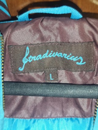 Chaqueta acolchada bomber con capucha Stradivarius