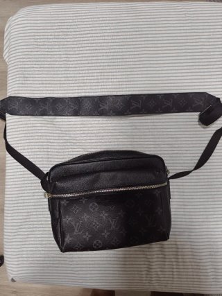 Bolso Louis Vuitton M30233 Negro