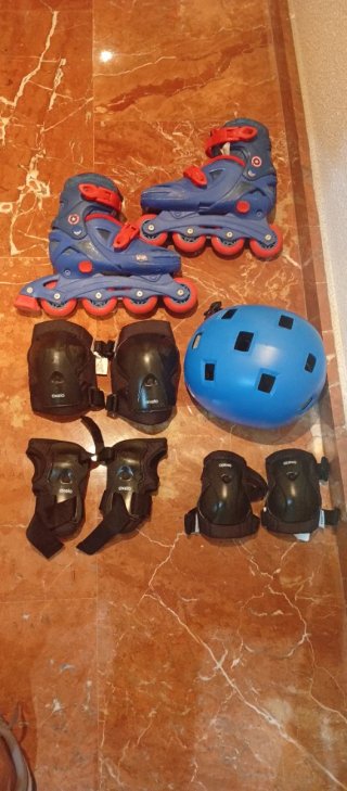 Patines infantiles talla 31-35 + Casco y proteccio