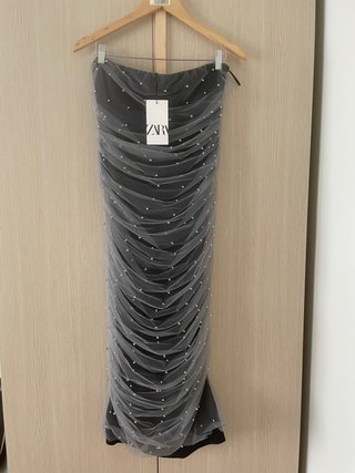 Vestido midi Zara strapless perlas