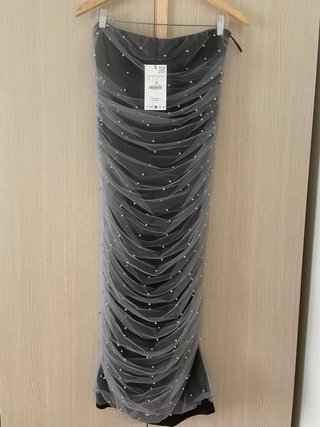Vestido midi Zara strapless perlas