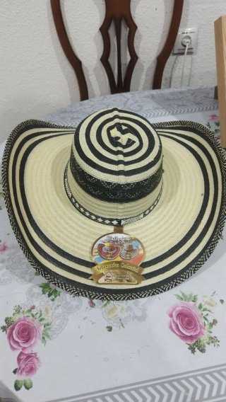 Sombrero tradicional Colombiano Beige y Negro S