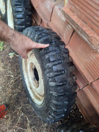 4 Ruedas y Llantas Jeep Willys