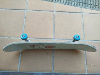 Skate Hello Kitty pintado a mano