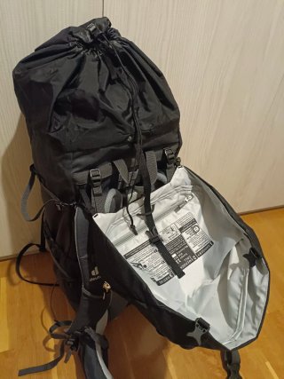 Mochila Deuter Trekking Plus 55+10 Negra