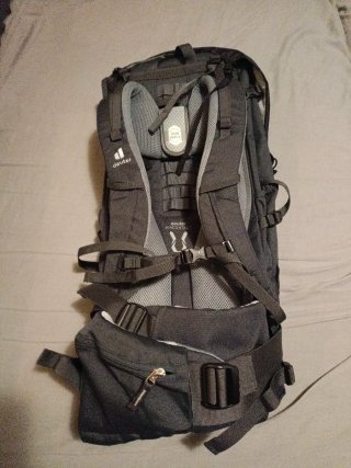 Mochila Deuter Trekking Plus 55+10 Negra