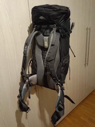 Mochila Deuter Trekking Plus 55+10 Negra
