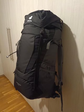 Mochila Deuter Trekking Plus 55+10 Negra