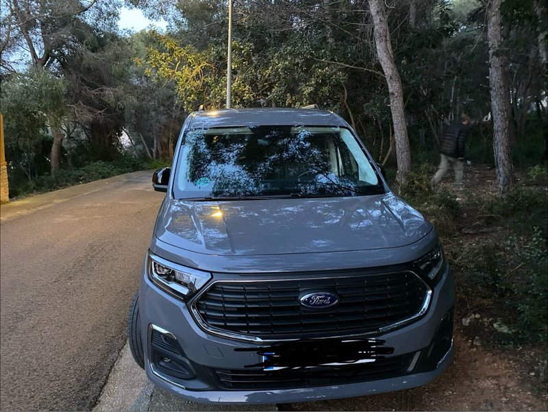 Ford Grand Tourneo Connec 2023 - foto 1