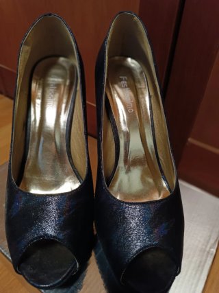 Zapatos Peep Toe Tacón Dorado Negro