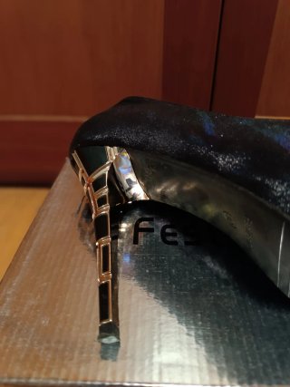 Zapatos Peep Toe Tacón Dorado Negro
