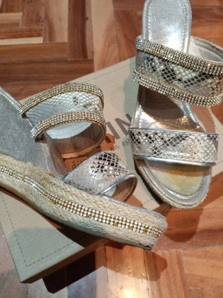 Sandalias Corina Elegantes Doradas y Plateadas