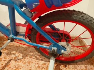 Bicicleta infantil Spiderman azul