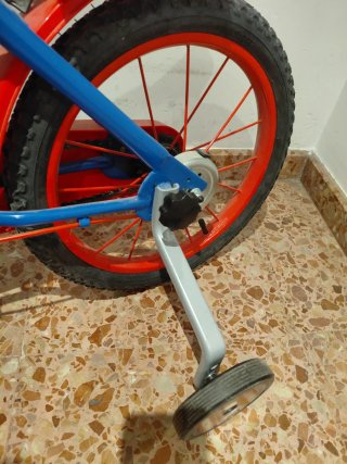 Bicicleta infantil Spiderman azul