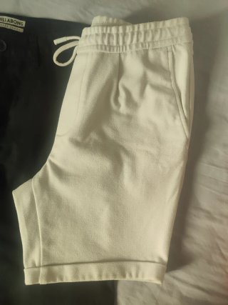 Lote 2 Bermudas y un bañador Billabong Talla 28