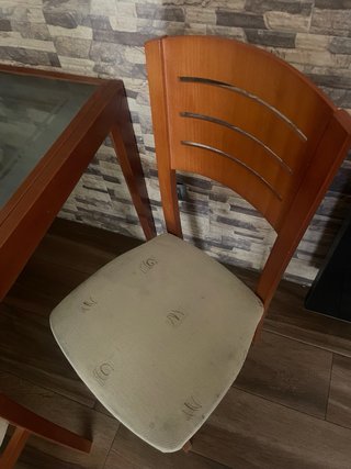 Mesa de comedor con 4 sillas