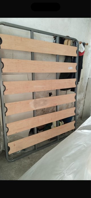 Struttura a doghe 1,50x1,90 con piedi