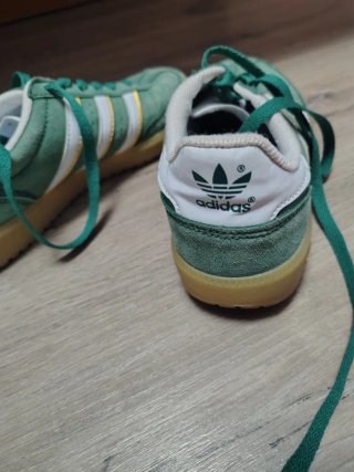 Zapatillas Adidas Verdes y Doradas