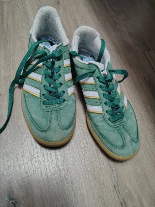 Zapatillas Adidas Verdes y Doradas