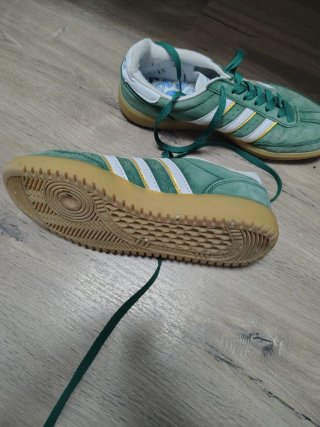 Zapatillas Adidas Verdes y Doradas