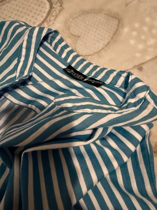Vestito a righe blu e bianche