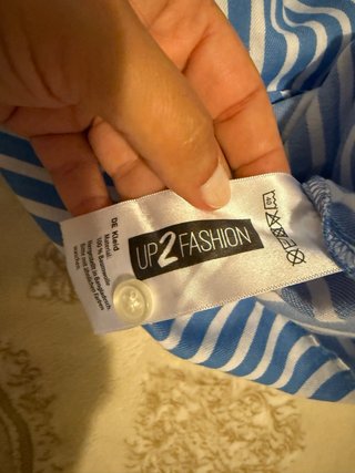 Vestito a righe blu e bianche