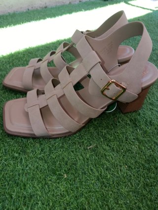 Sandalias tacón beige talla 42 nuevas