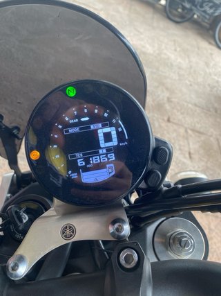 Yamaha XSR900 Negra y Amarilla