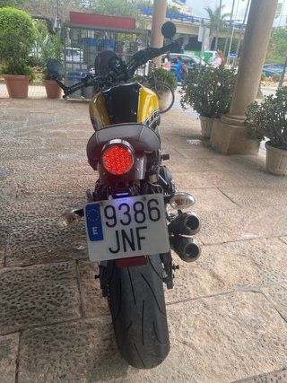 Yamaha XSR900 Negra y Amarilla