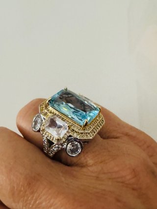 Anello vintage con pietra azzurra e oro