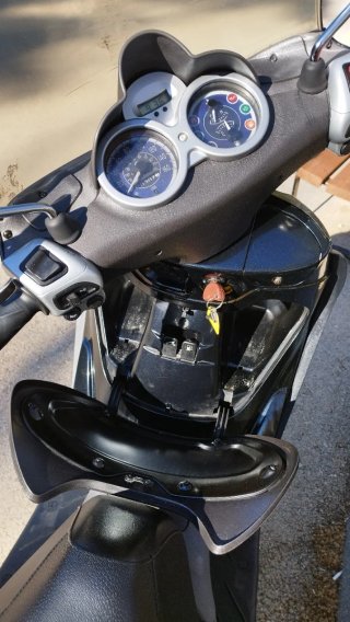 Piaggio Beverly 125 Scooter Negra