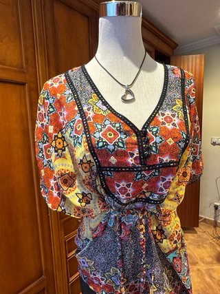 Blusa tipo casaca estampada