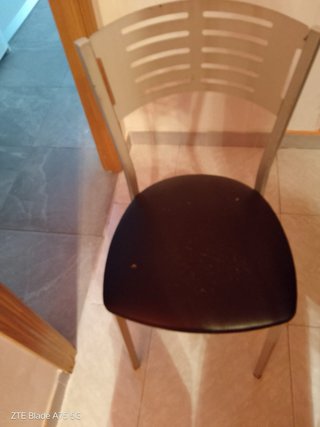 Mesa de cocina con 4 sillas