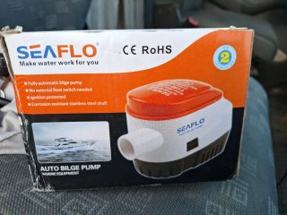 Bomba de achique SEAFLO 1100 GPH