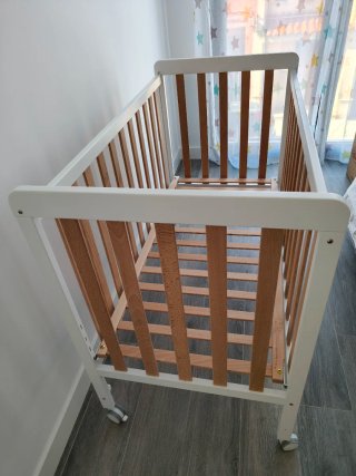 Cuna bebé madera haya natural marca Micuna nueva
