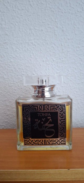 Perfume TOHFA Árabe Negro y Dorado