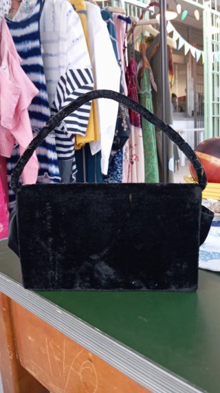 Borsa vintage nera con ricami oro
