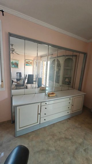 CASI REGALADOS Muebles de salón blanco con vitrina